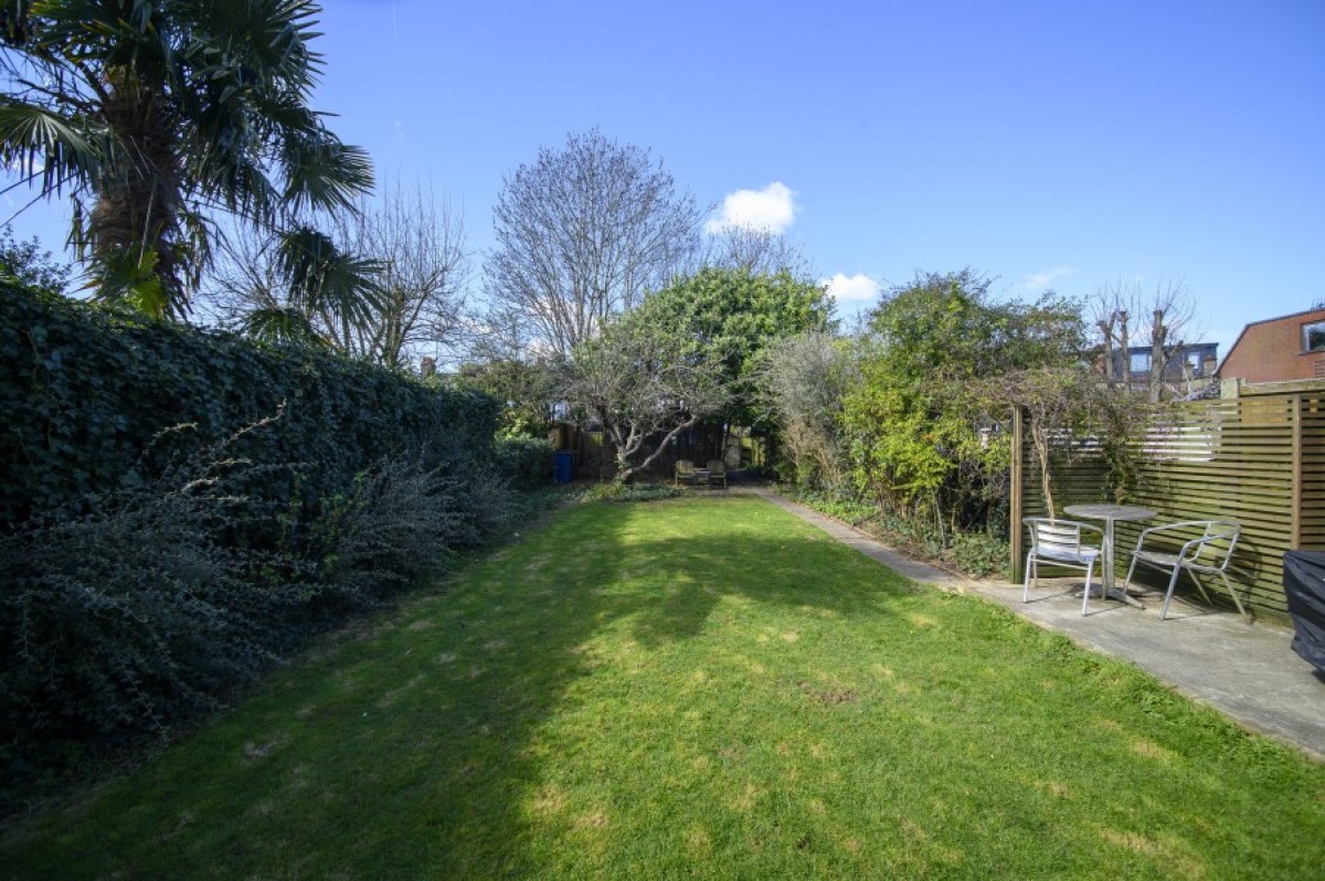 BOW LANE, NORTH FINCHLEY, N12