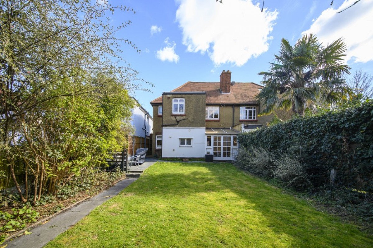 BOW LANE, NORTH FINCHLEY, N12
