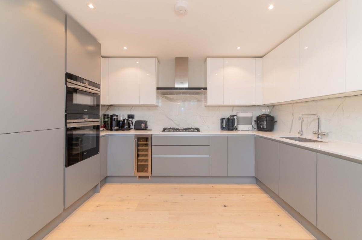 DOLLIS AVENUE, FINCHLEY, N3