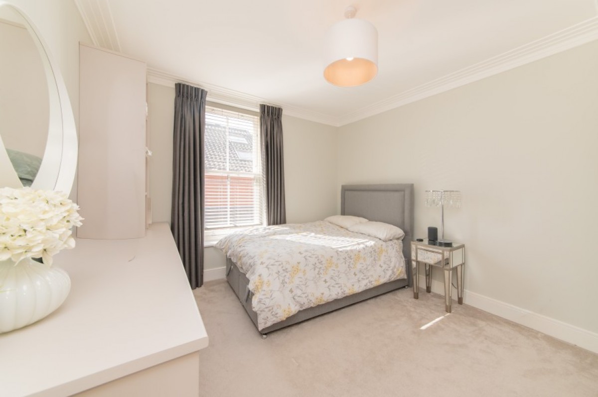 DOLLIS AVENUE, FINCHLEY, N3