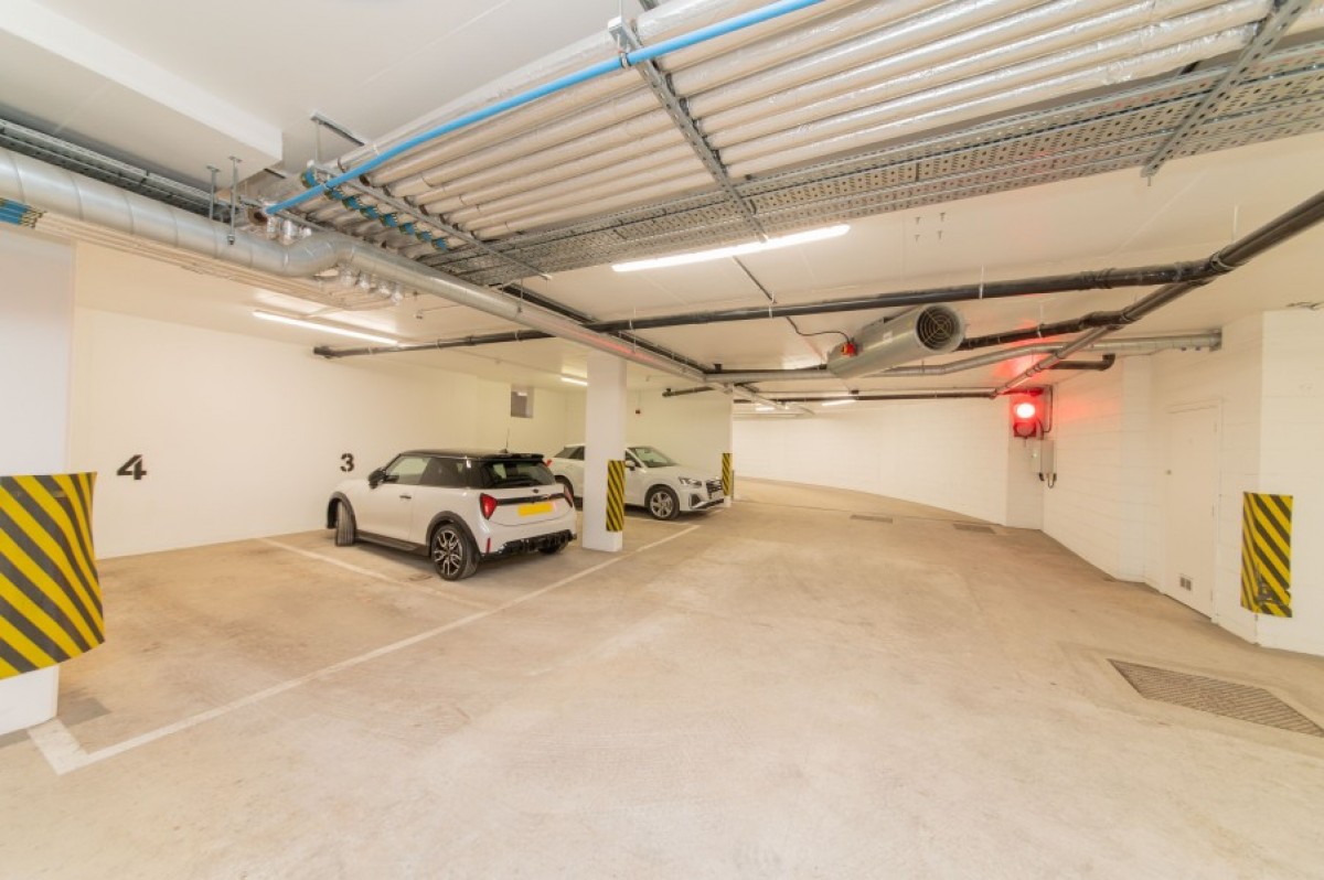DOLLIS AVENUE, FINCHLEY, N3