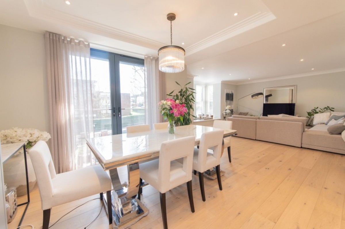 DOLLIS AVENUE, FINCHLEY, N3