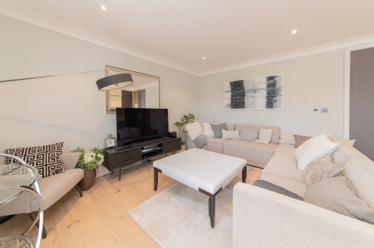 DOLLIS AVENUE, FINCHLEY, N3