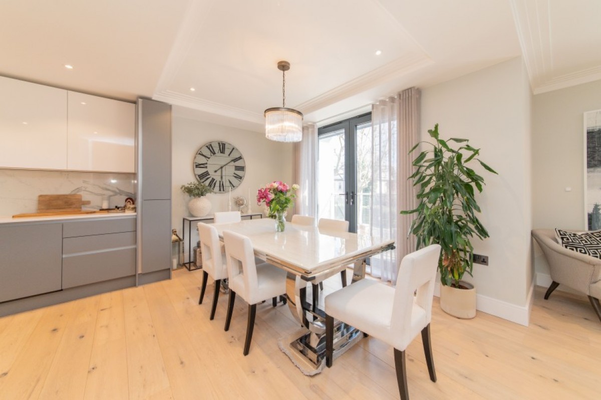 DOLLIS AVENUE, FINCHLEY, N3