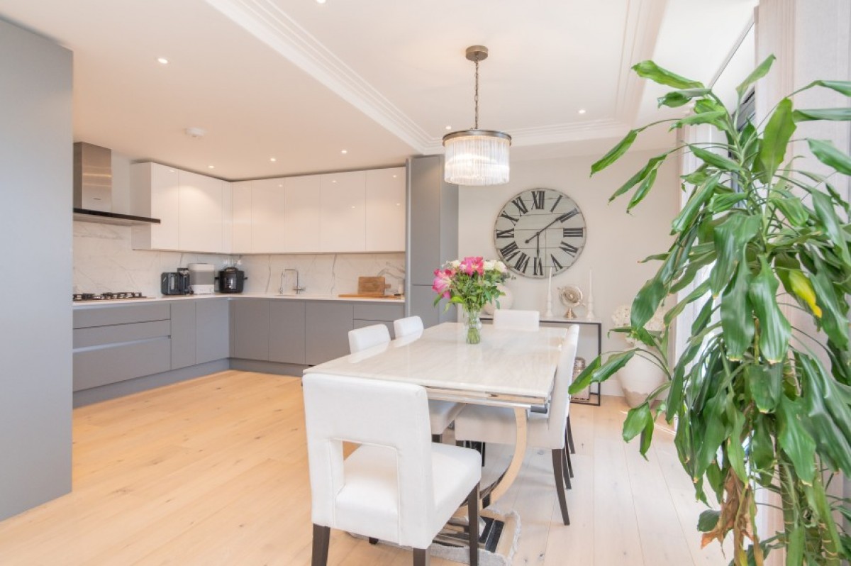 DOLLIS AVENUE, FINCHLEY, N3