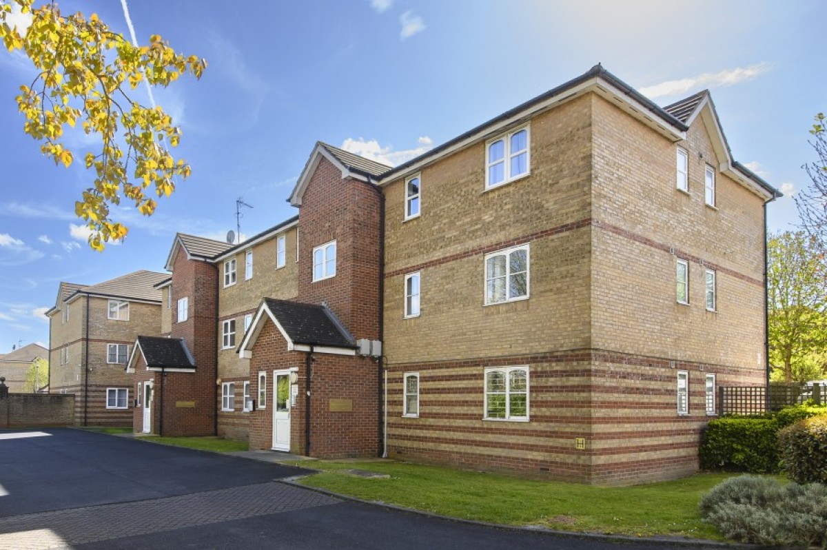 LUCAS GARDENS, EAST FINCHLEY, N2