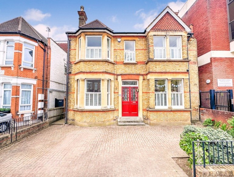 REDBOURNE AVENUE, FINCHLEY, N3