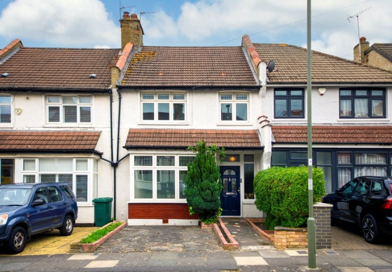 WOODGRANGE AVENUE, NORTH FINHCLEY, N12