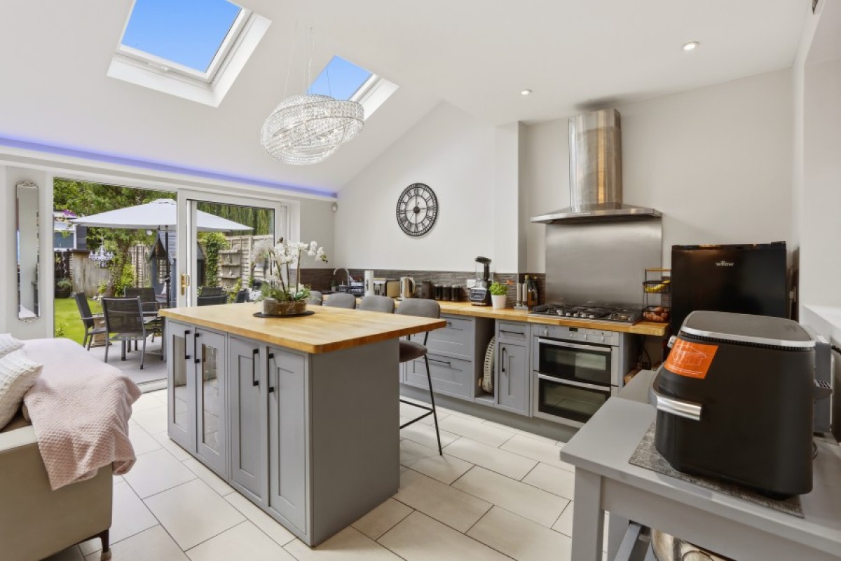 ASHURST ROAD, NORTH FINCHLEY, N12