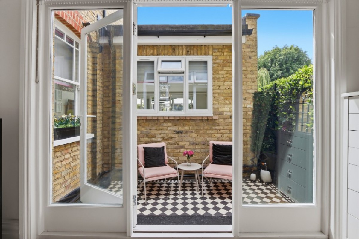 ASHURST ROAD, NORTH FINCHLEY, N12