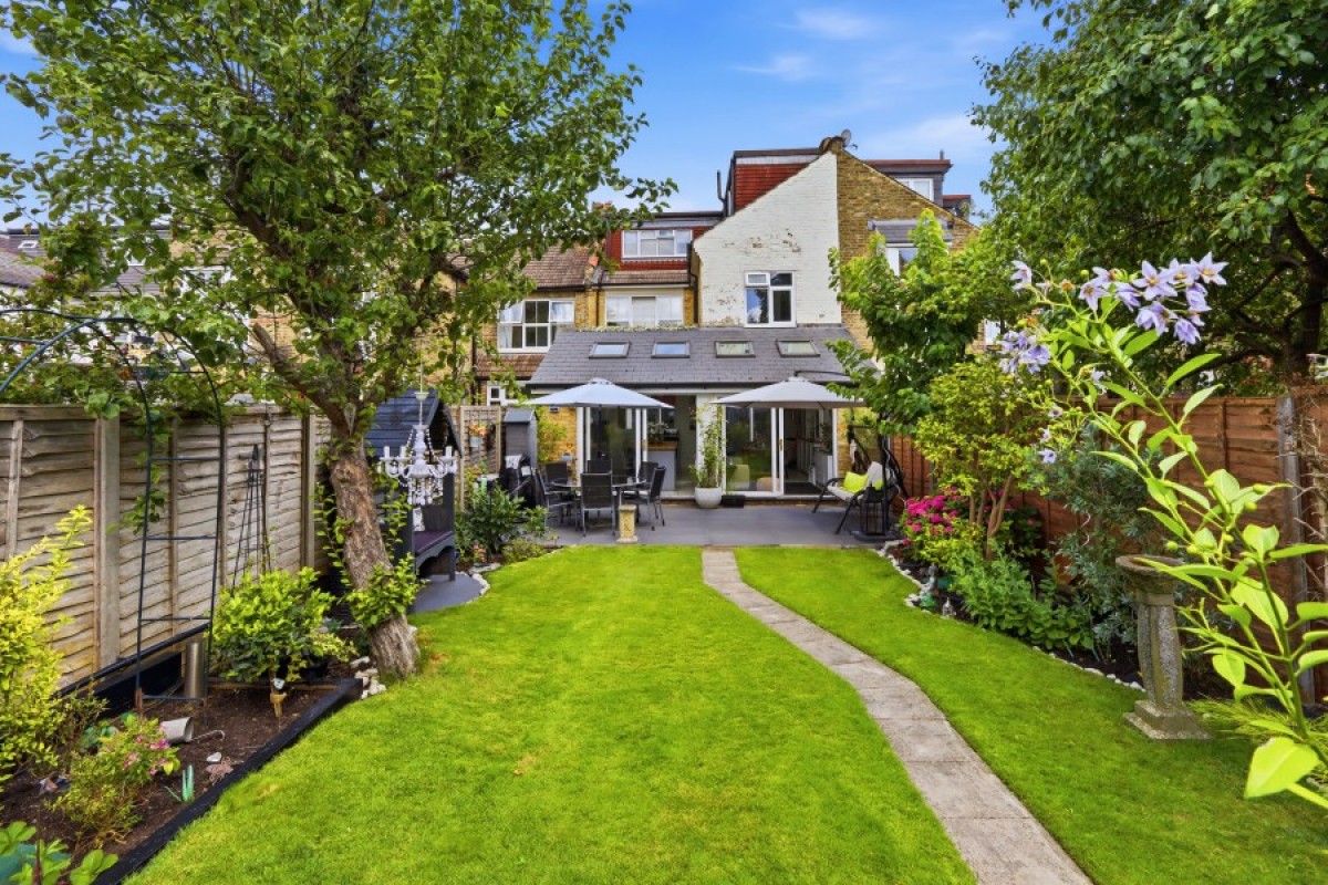 ASHURST ROAD, NORTH FINCHLEY, N12