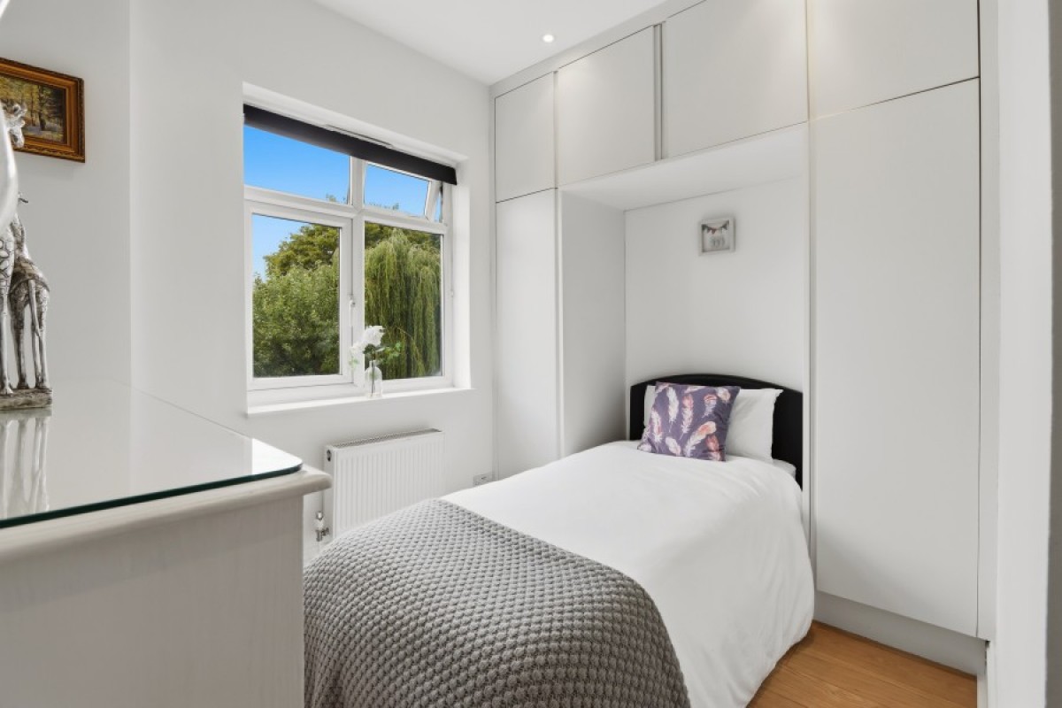 ASHURST ROAD, NORTH FINCHLEY, N12