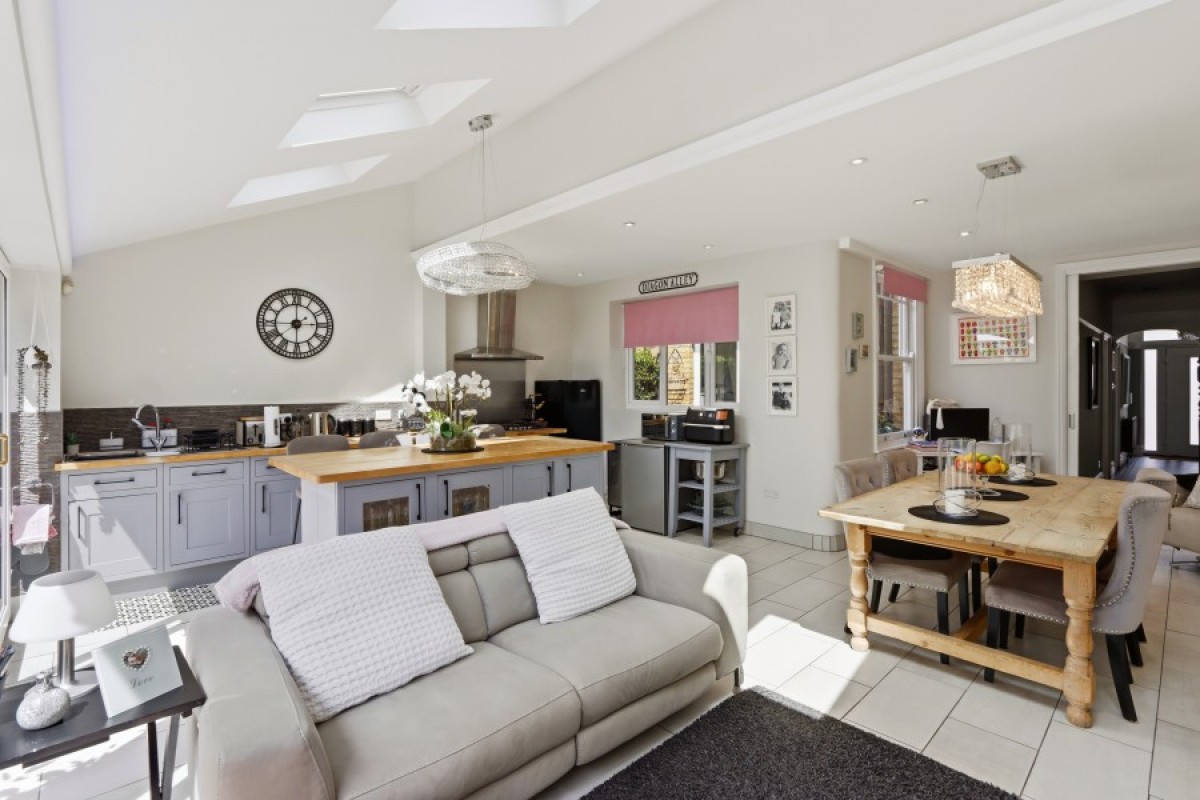 ASHURST ROAD, NORTH FINCHLEY, N12