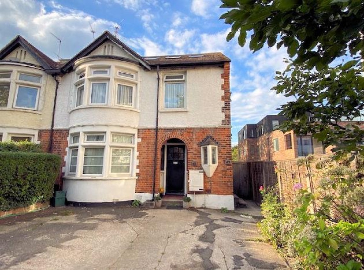WOODHOUSE ROAD, N. FINCHLEY, N12