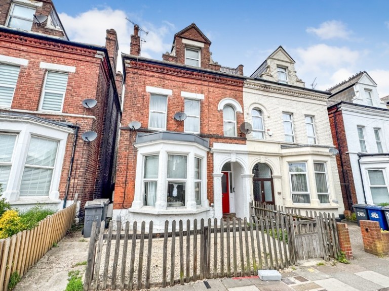 BALLARDS LANE, FINCHLEY, N3