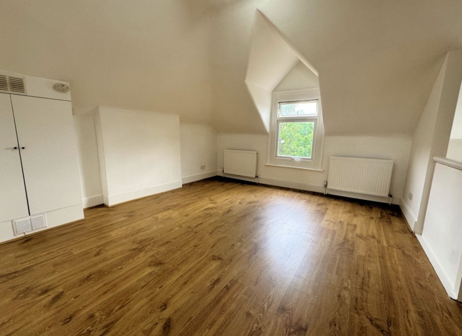 BALLARDS LANE, FINCHLEY, N3