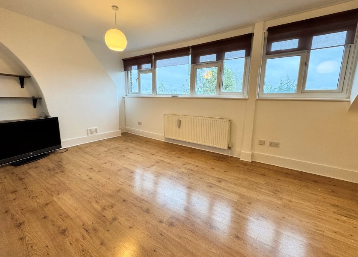 BALLARDS LANE, FINCHLEY, N3