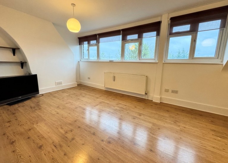 BALLARDS LANE, FINCHLEY, N3