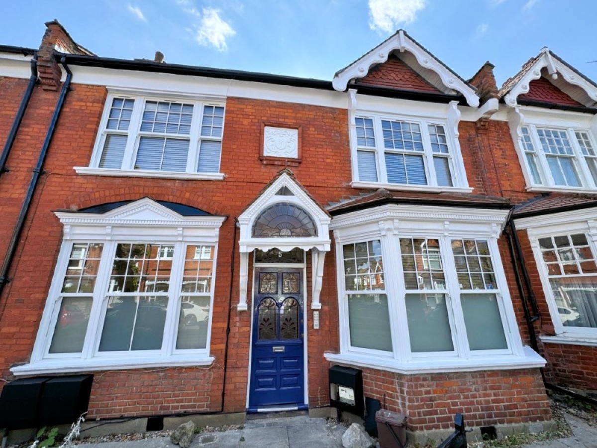 CLAVERLEY GROVE, FINCHLEY, N3