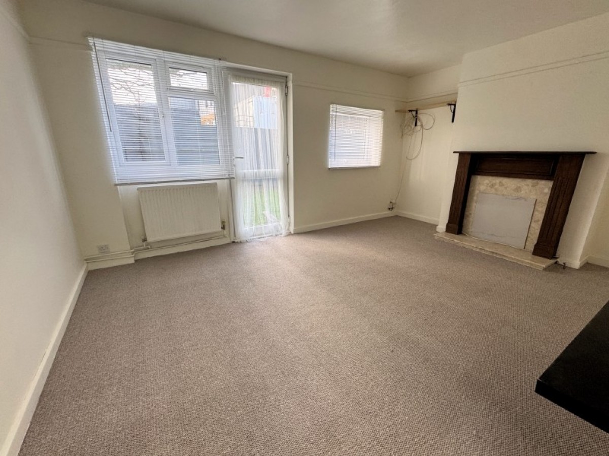 HIGH ROAD, EAST FINCHLEY, N2