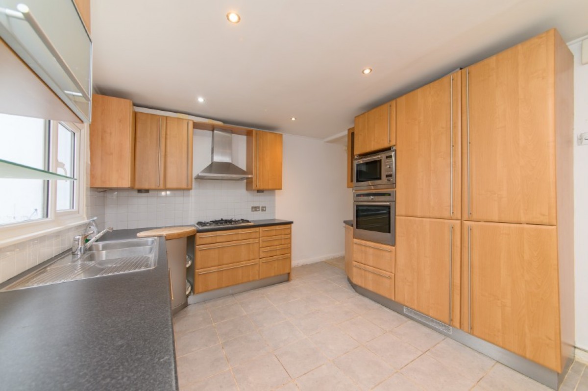 FREDERICKS PLACE, NORTH FINCHLEY, N12