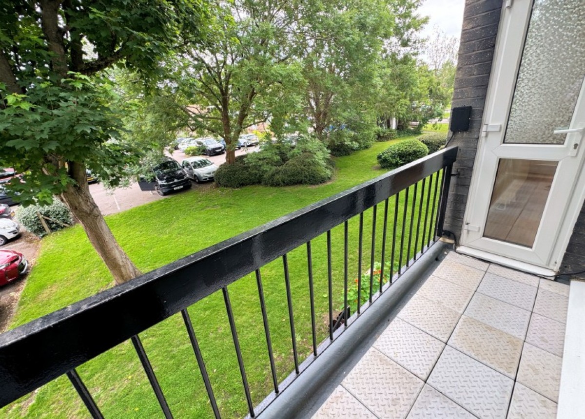 ASHBOURNE CLOSE, WOODSIDE PARK, N12