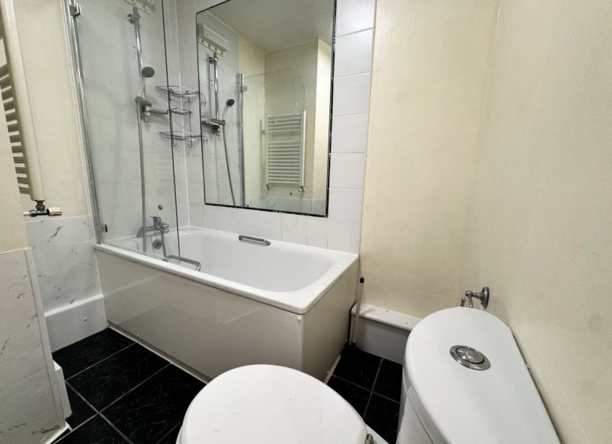ASHBOURNE CLOSE, WOODSIDE PARK, N12