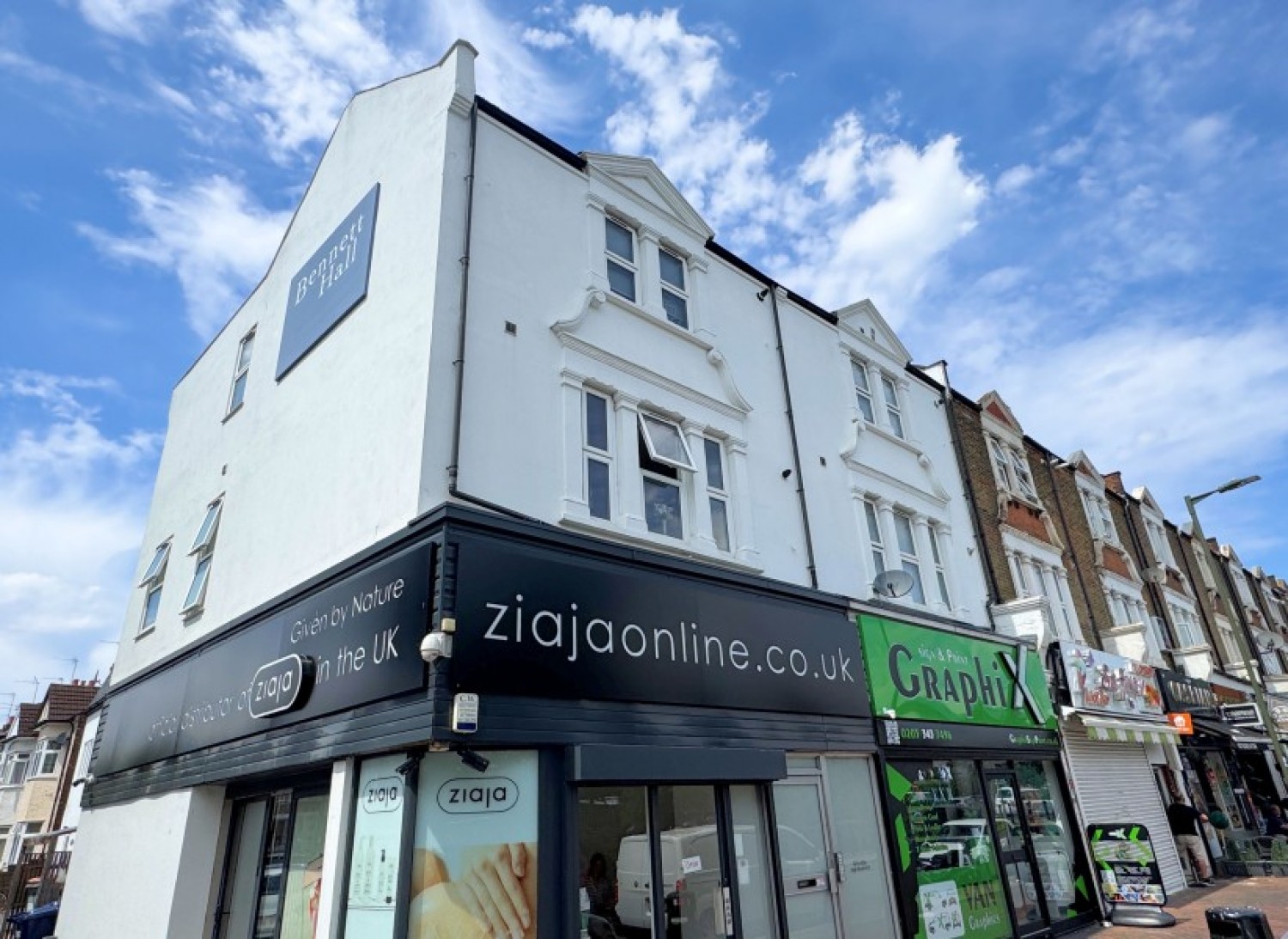 HIGH ROAD, NORTH FINCHLEY, N12