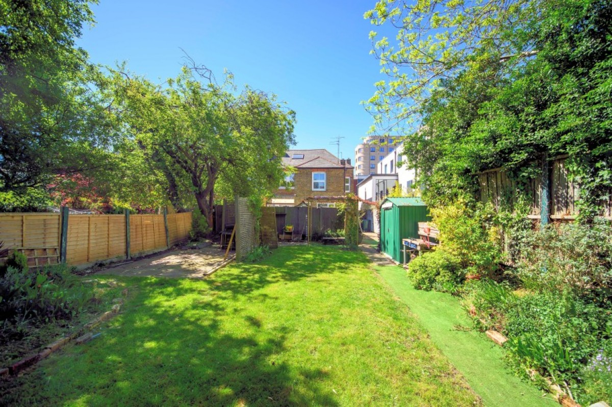 REDBOURNE AVENUE, FINCHLEY, N3