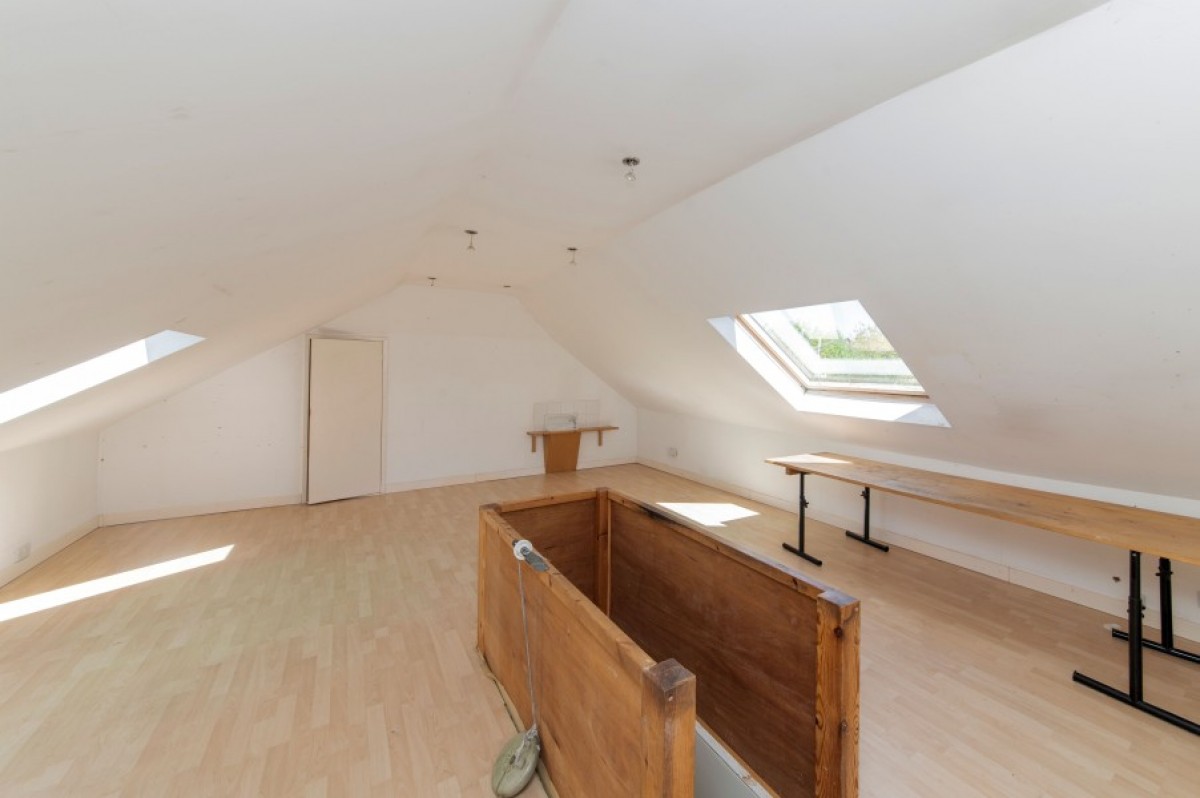 REDBOURNE AVENUE, FINCHLEY, N3