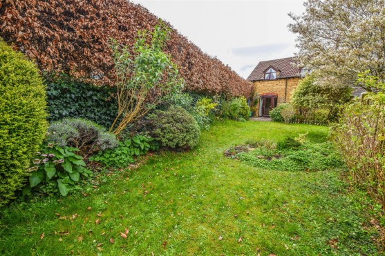 Tythe Court, Cam