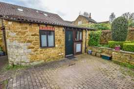 Tythe Court, Cam