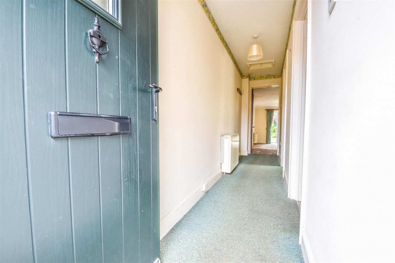 Tythe Court, Cam
