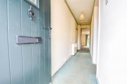Tythe Court, Cam