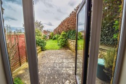 Tythe Court, Cam