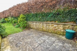 Tythe Court, Cam