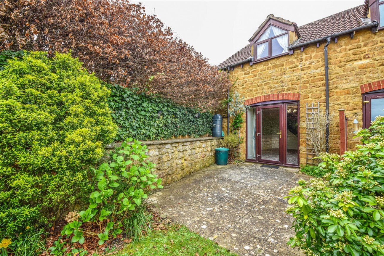 Tythe Court, Cam
