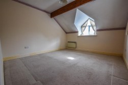 Tythe Court, Cam