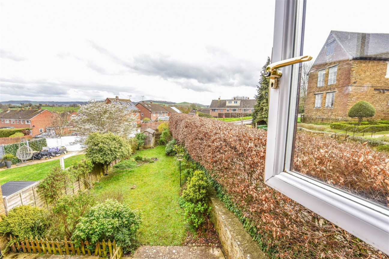 Tythe Court, Cam