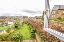 Tythe Court, Cam