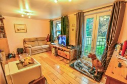 Brownings Lane, Dursley