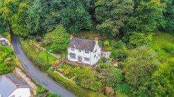 The Broadway, Dursley