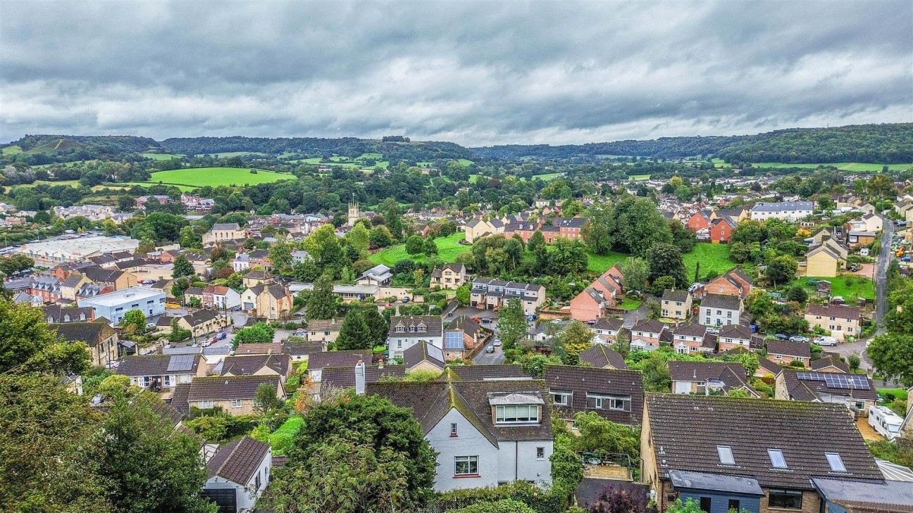 The Broadway, Dursley
