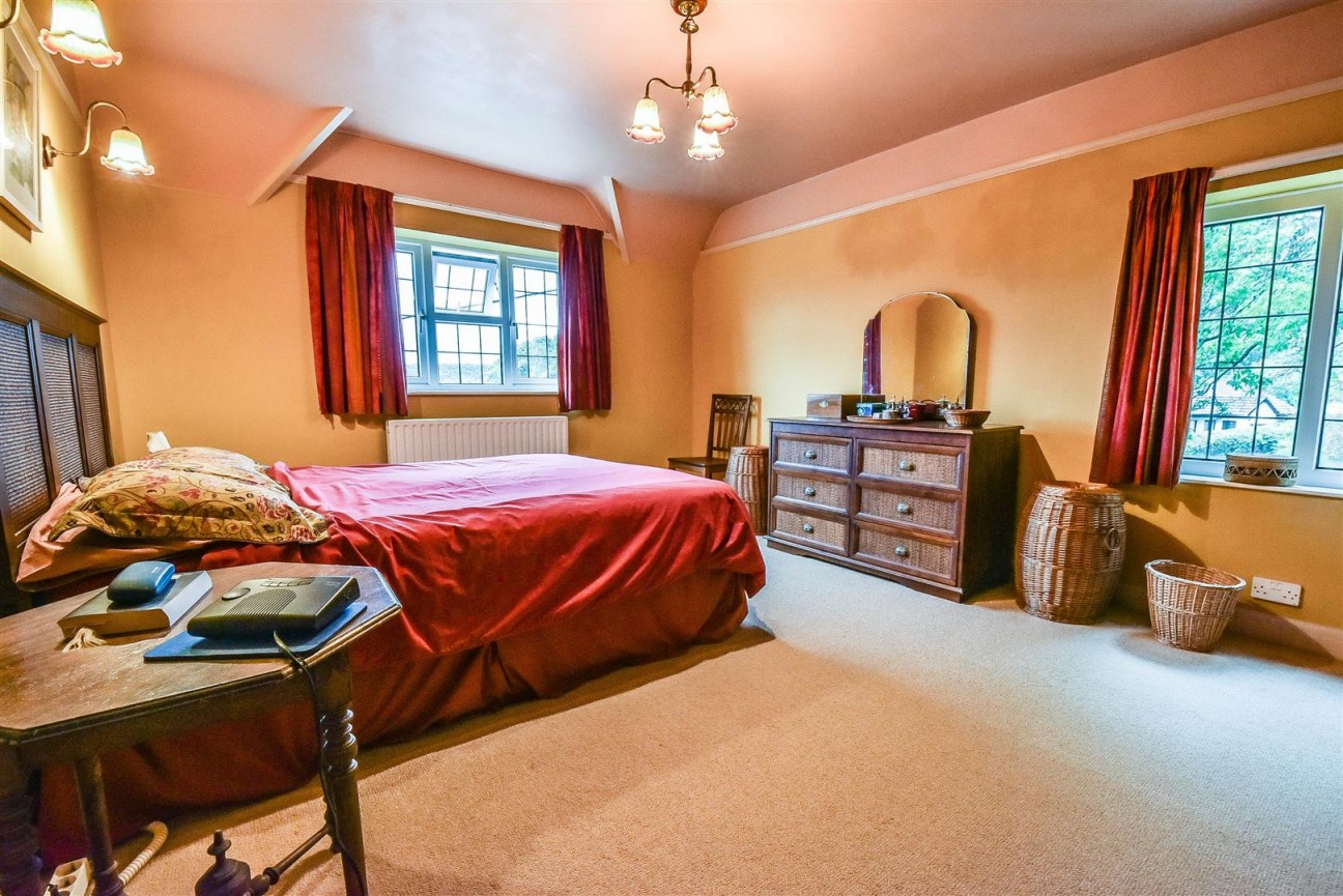 The Broadway, Dursley