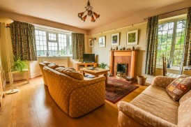 The Broadway, Dursley