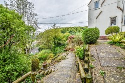 The Broadway, Dursley