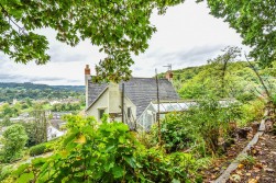 The Broadway, Dursley