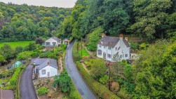 The Broadway, Dursley
