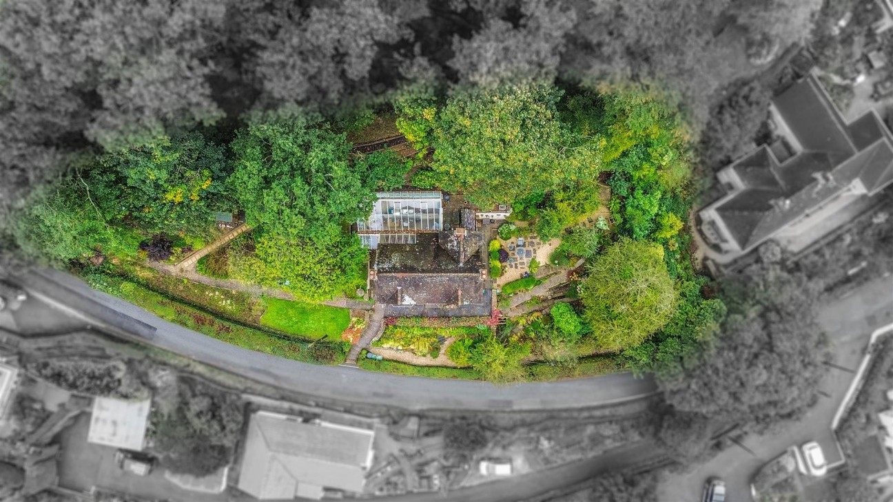 The Broadway, Dursley