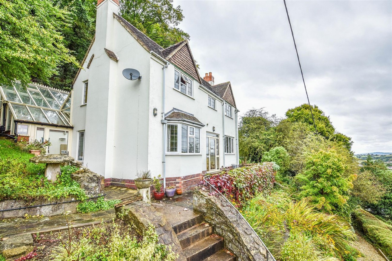 The Broadway, Dursley